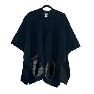 Joan Rivers Polar Fleece Ruana with Faux Fur Pockets in black size Missy